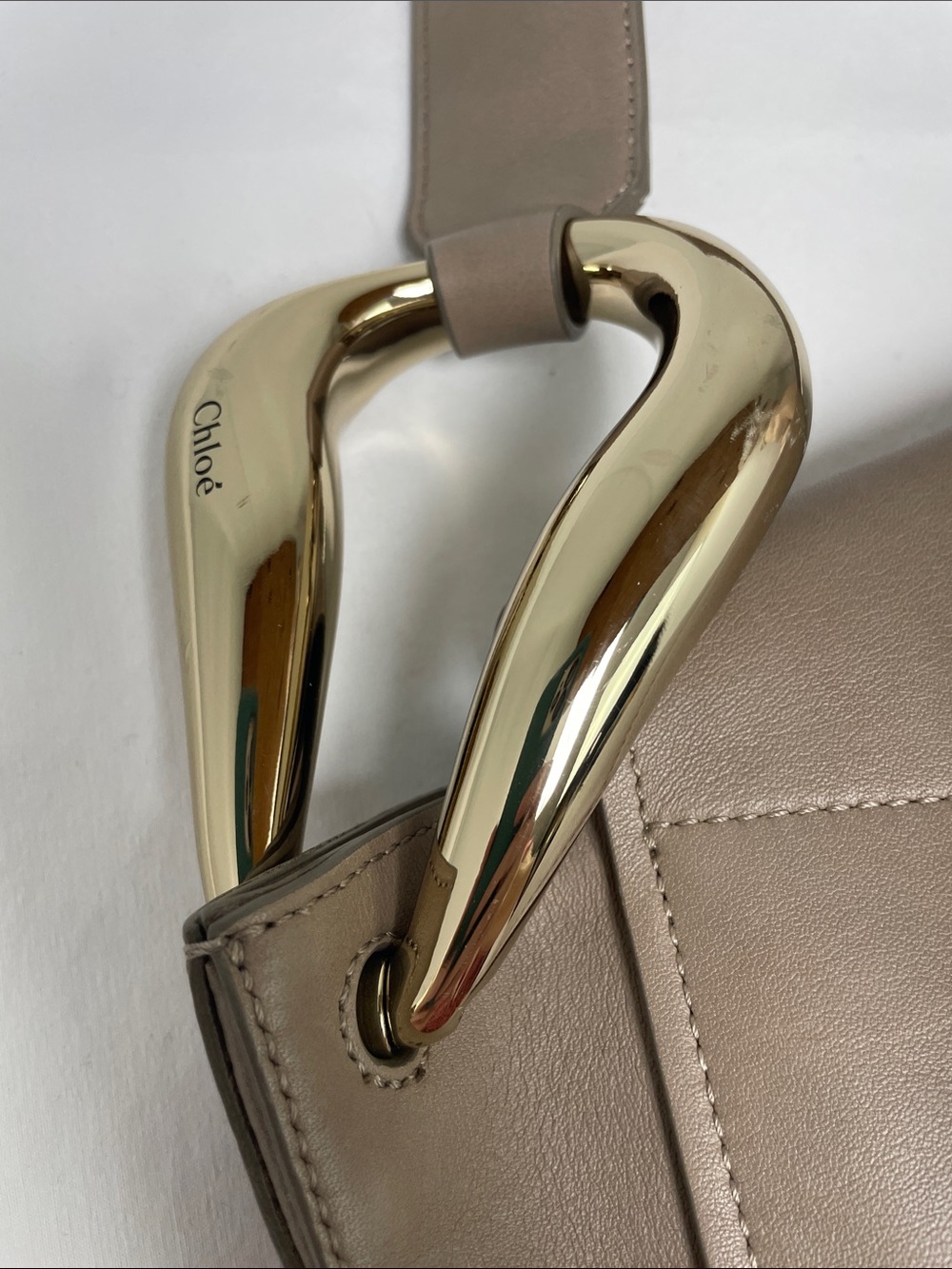 Chloé Taupe Leather Shoulder Bag with Gold Hardware, Italy - Picture 3 of 9